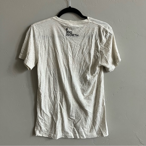 Women’s Size Small Wisconsin Graphic Tee - Picture 4 of 4
